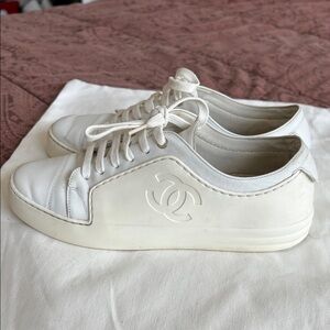 CHANEL White Leather Low-Top Sneakers with Embossed CC